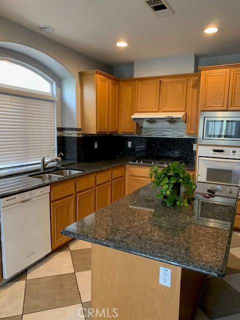 6377 Stanford Court, Cypress CA: https://media.crmls.org/medias/b5eb9b67-294e-4478-8c00-0a0fb3680a72.jpg
