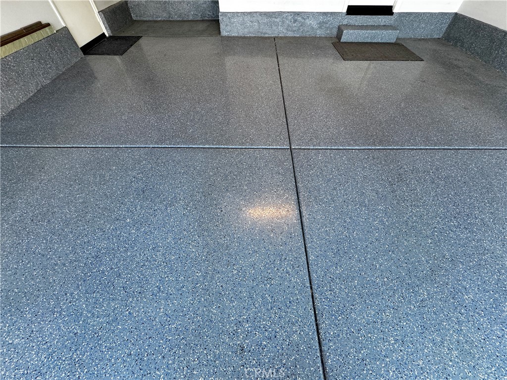 https://media.crmls.org/medias/b5ecdc40-5a1e-4bef-b611-a0c79320db99.jpg?preset=X-Large