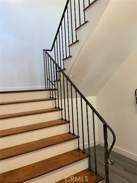 Detail Gallery Image 8 of 20 For 1040 Gardenia Ave, Long Beach,  CA 90813 - 8 Beds | 4 Baths