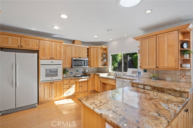 3273 Indiana Ave, Costa Mesa CA: https://media.crmls.org/medias/b5ee5b18-5111-43aa-a9b9-78d8cd1cd08d.jpg