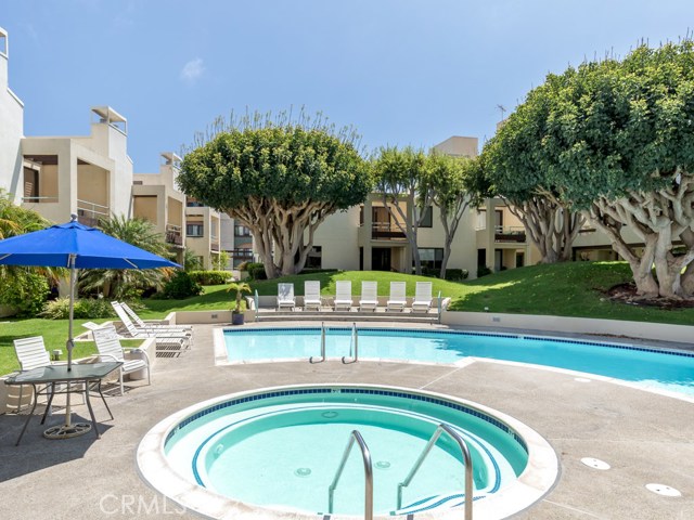 510 The Village, Redondo Beach, California 90277, 2 Bedrooms Bedrooms, ,2 BathroomsBathrooms,Residential,Sold,The Village,SB17269762