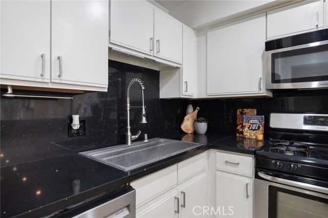 1940 N Highland Avenue, Los Angeles CA: https://media.crmls.org/medias/b5ef9a4a-6199-450f-9924-c9b319562bd7.jpg