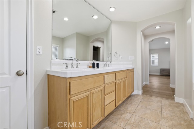 Detail Gallery Image 30 of 46 For 8220 Chamberlain, Reseda,  CA 91335 - 4 Beds | 3 Baths