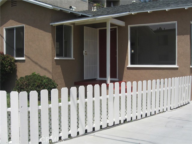 560 W Hamilton Avenue, San Pedro CA: https://media.crmls.org/medias/b5f0543b-9207-4936-90d9-78fb000598df.jpg