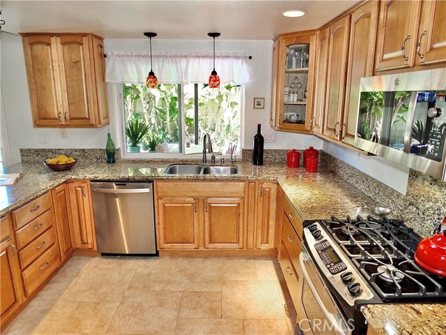 Detail Gallery Image 3 of 42 For 16070 Caribou St, Fountain Valley,  CA 92708 - 4 Beds | 2 Baths