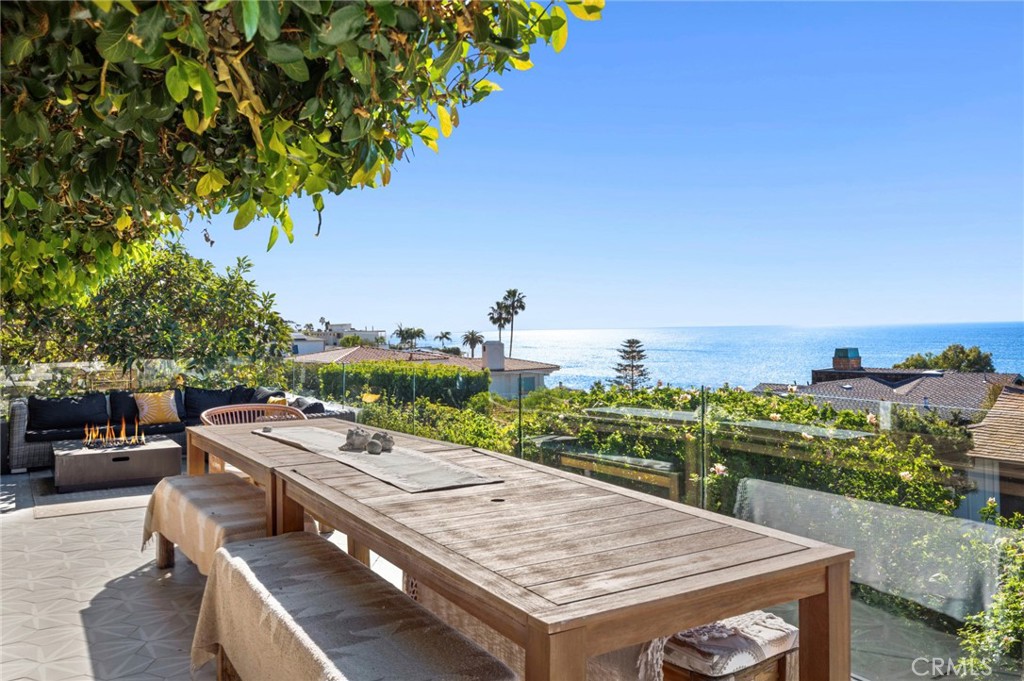 https://media.crmls.org/medias/b5f0d6fc-eff6-44cc-83f1-2ee3a8887d47.jpg?preset=X-Large