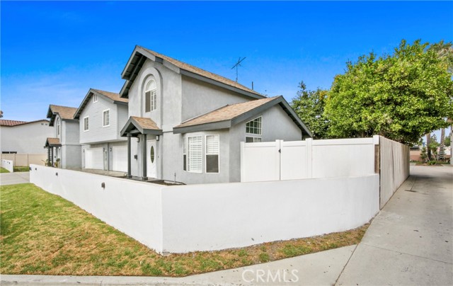 Detail Gallery Image 1 of 27 For 10535 Myrtle St, Downey,  CA 90241 - 6 Beds | 6 Baths