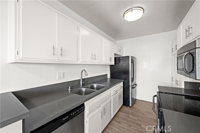 Detail Gallery Image 6 of 22 For 5403 Newcastle Ave #43,  Encino,  CA 91316 - 2 Beds | 2 Baths