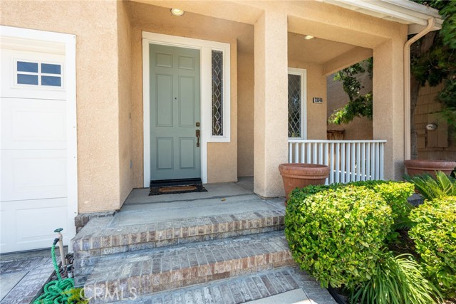 Detail Gallery Image 2 of 40 For 23346 Clearwater Ln, Valencia,  CA 91355 - 4 Beds | 2/1 Baths