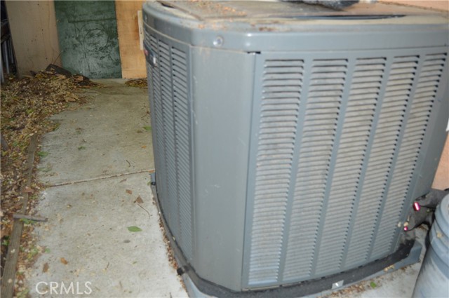 24758 Chestnut St, Newhall CA: https://media.crmls.org/medias/b5f1d947-ef69-49f1-aad4-bb5bb586c639.jpg