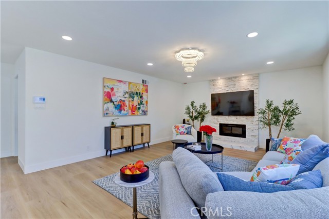 11428 Snowdrop Avenue, Fountain Valley CA: https://media.crmls.org/medias/b5f1f2ab-86a9-403e-9d64-e137335551b6.jpg