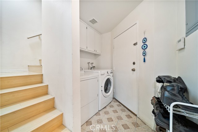 Detail Gallery Image 39 of 47 For 19950 Sherman Way Unit a a,  Winnetka,  CA 91306 - 3 Beds | 4 Baths