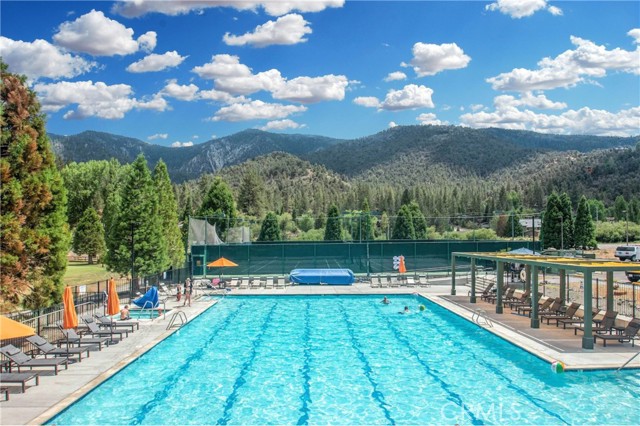 15608 San Moritz Drive, Pine Mountain Club CA: https://media.crmls.org/medias/b5f27fd2-e71f-42dc-8060-16ef736181c7.jpg