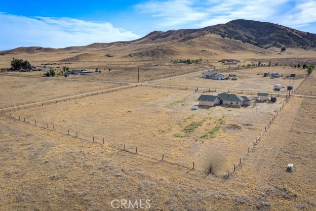 13765 Georgia Road, Santa Margarita CA: https://media.crmls.org/medias/b5f3a02f-a0a0-4dc1-9b2f-9a3ac21eb957.jpg