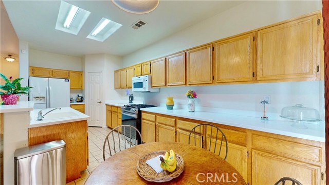 Detail Gallery Image 20 of 35 For 13525 Evanston St, Victorville,  CA 92392 - 4 Beds | 2/1 Baths
