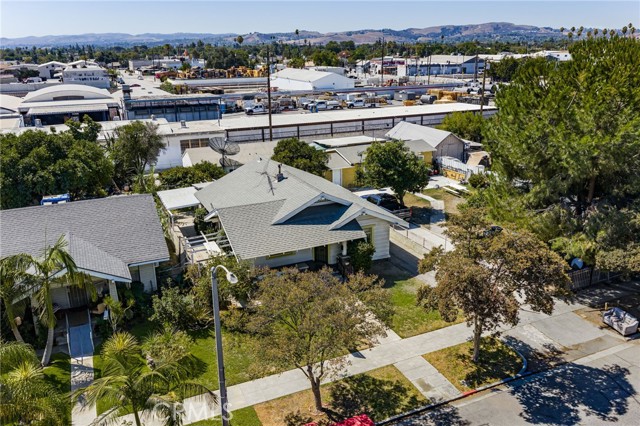 748 E Monterey Avenue, Pomona CA: https://media.crmls.org/medias/b5f3ac3b-91c3-4a55-811d-5c0dfb3d63a8.jpg