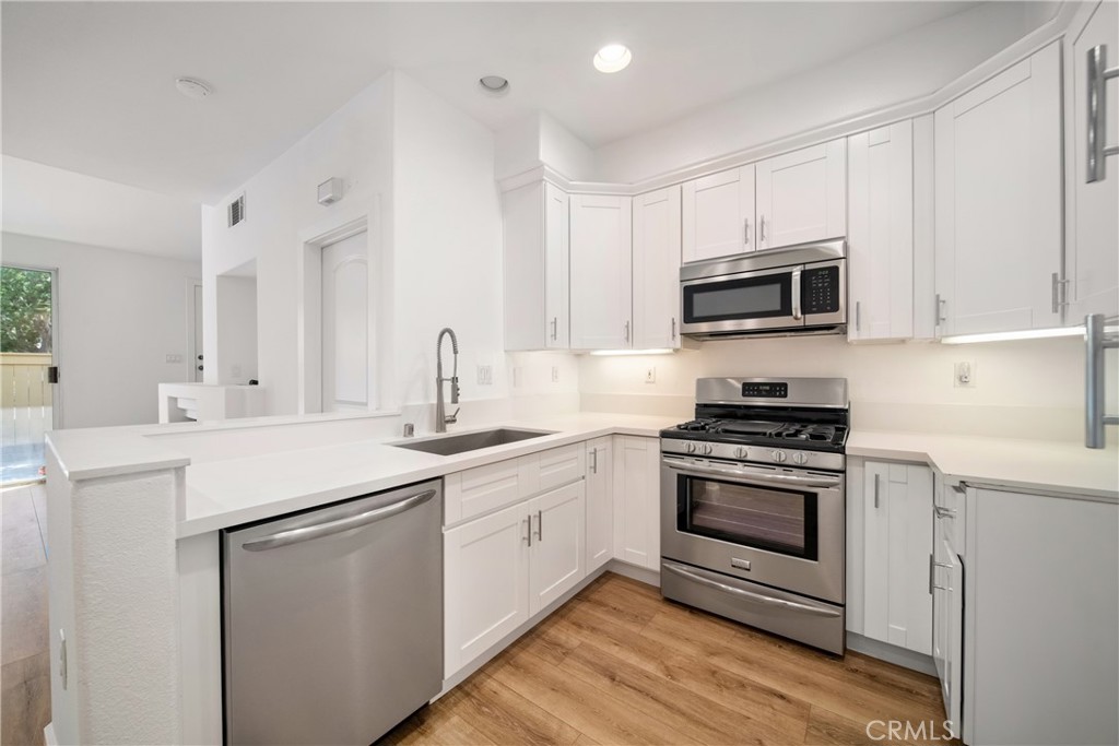 MLS #OC25160975 image #8