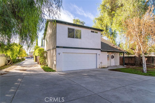 18539 Strathern Street photo 2