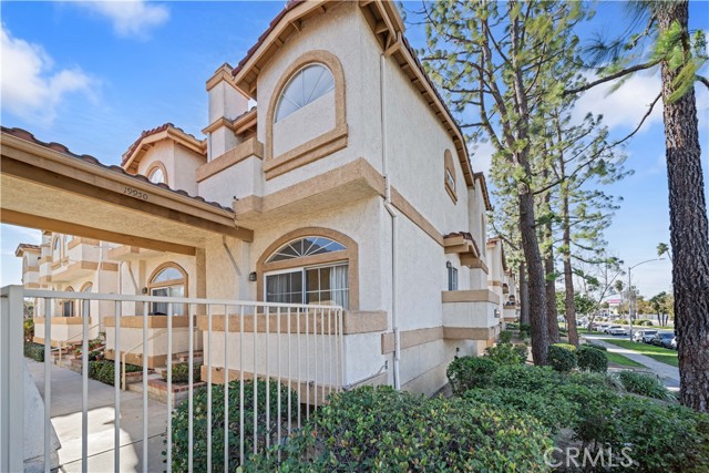 Detail Gallery Image 2 of 47 For 19950 Sherman Way Unit a a,  Winnetka,  CA 91306 - 3 Beds | 4 Baths