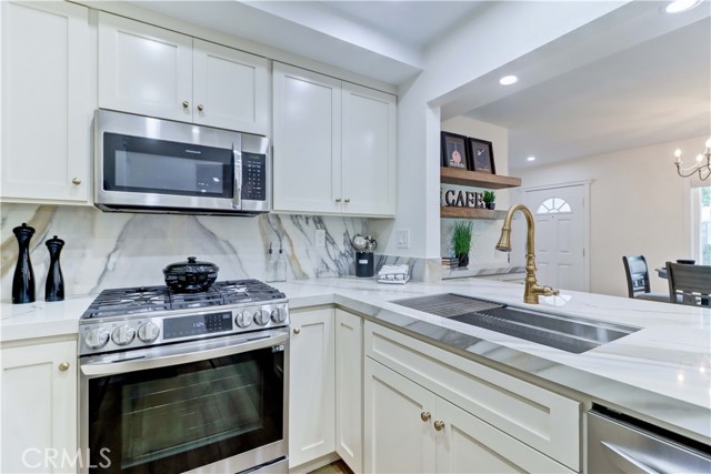 40 Lobelia, Rancho Santa Margarita CA: https://media.crmls.org/medias/b5f65e61-4ee3-49b3-a4d0-13c5bc5c0c55.jpg