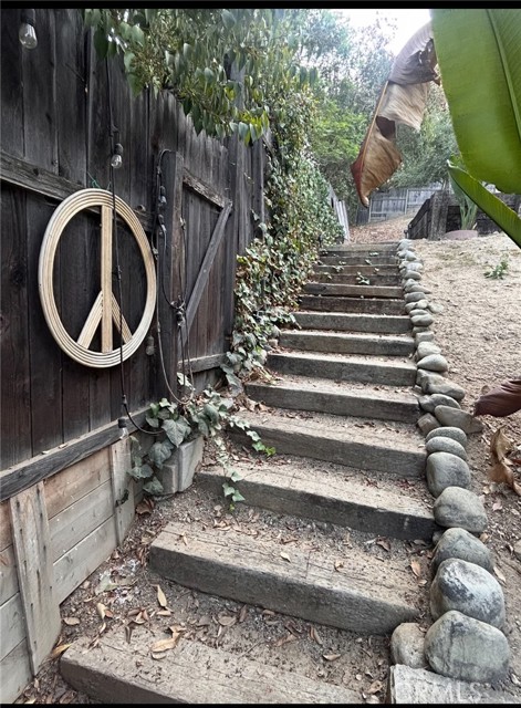 Detail Gallery Image 25 of 28 For 961 Terrace 49, Los Angeles,  CA 90042 - 3 Beds | 2 Baths