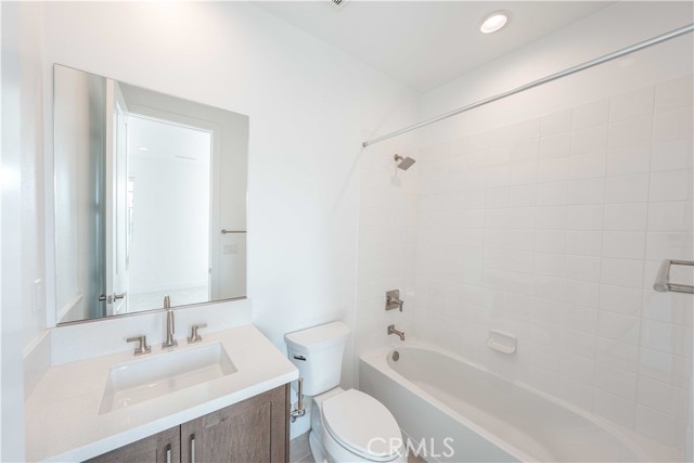27554 Elderberry Dr, Valencia CA: https://media.crmls.org/medias/b5f6bf7f-6b21-4979-b915-b8c99966e7f6.jpg