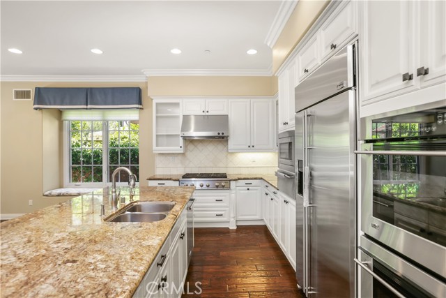 26 Woods Trail, Irvine CA: https://media.crmls.org/medias/b5f6e66b-6702-4ff6-bec4-2d995908acf9.jpg