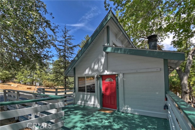 Detail Gallery Image 2 of 49 For 27026 Overlook Ln, Lake Arrowhead,  CA 92352 - 2 Beds | 1/1 Baths