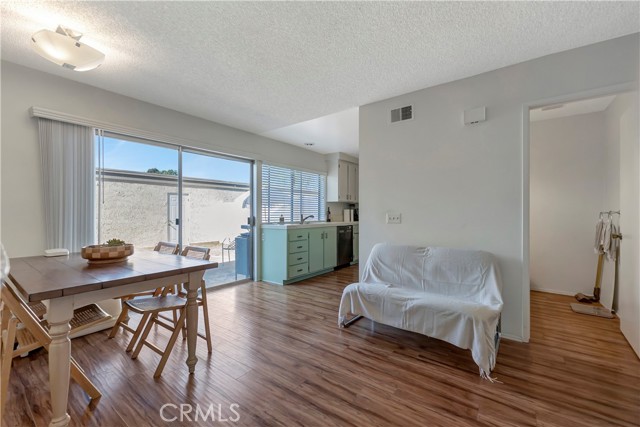 Detail Gallery Image 9 of 38 For 14322 Suffolk, Westminster,  CA 92683 - 3 Beds | 2/1 Baths