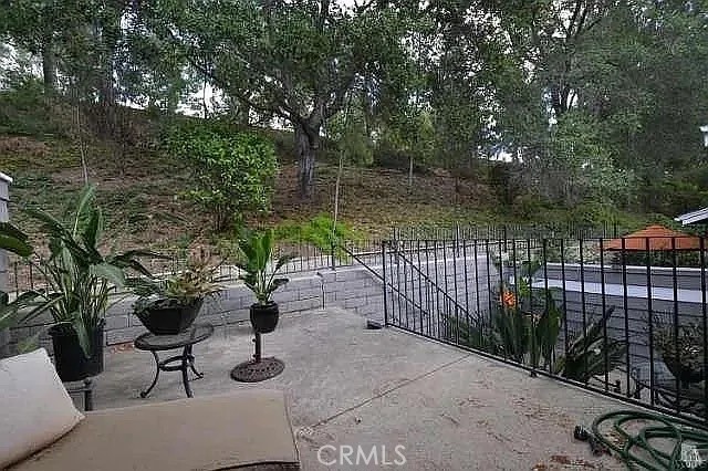https://media.crmls.org/medias/b5f7ae80-e41e-4682-bdba-55cd59bb0f13.jpg?preset=X-Large