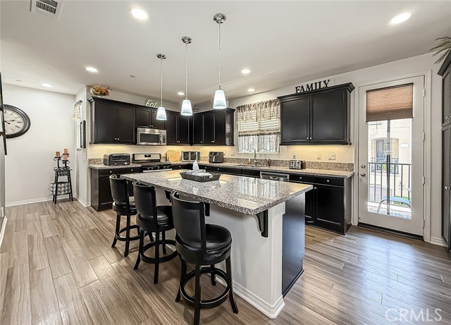 26707 Lexington Lane, Saugus CA: https://media.crmls.org/medias/b5f85015-2e55-4cca-962d-bbd7dd99f5bb.jpg