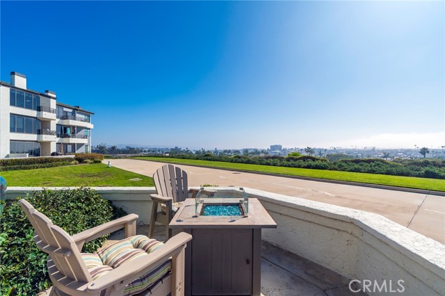 Detail Gallery Image 31 of 59 For 230 Lille Lane #113,  Newport Beach,  CA 92663 - 3 Beds | 3 Baths