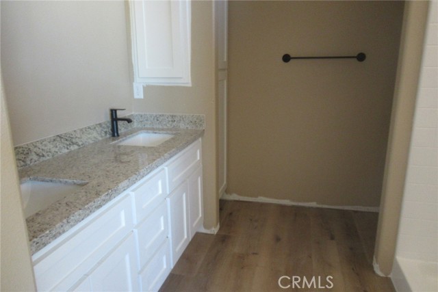 Detail Gallery Image 6 of 6 For 13119 Candlewood, Apple Valley,  CA 92308 - 3 Beds | 2 Baths