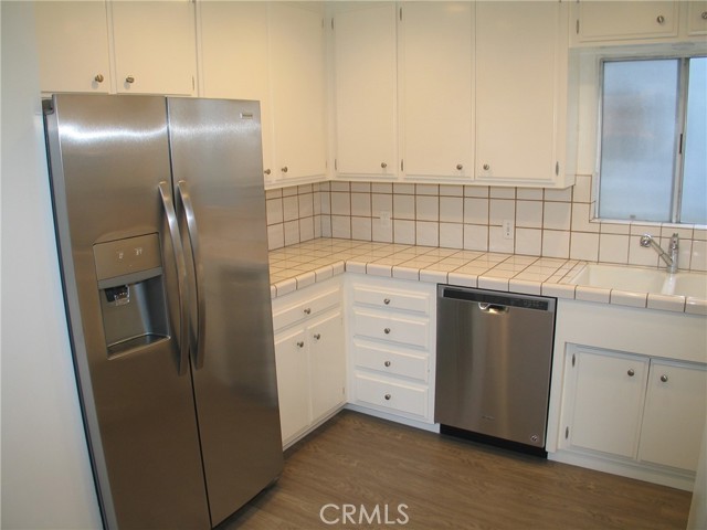 Detail Gallery Image 5 of 20 For 112 Pearl Ave, Newport Beach,  CA 92662 - 3 Beds | 3 Baths