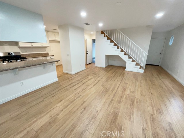 Detail Gallery Image 4 of 33 For 3247 Garden, Hawthorne,  CA 90250 - 3 Beds | 3 Baths