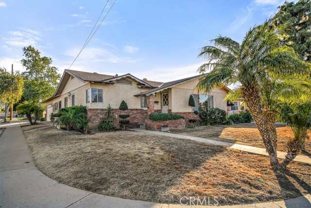 902 W Olive St, Corona, CA 92882