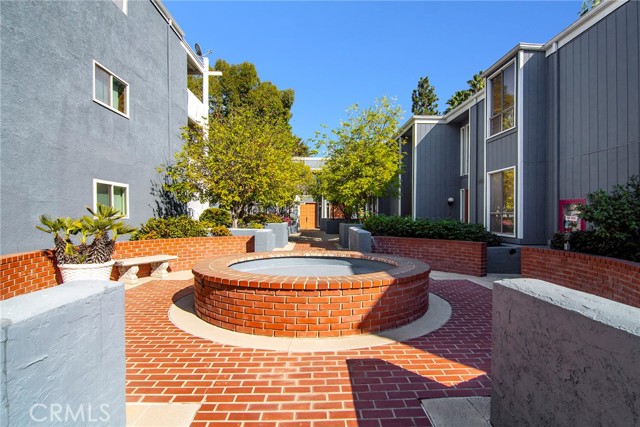 Detail Gallery Image 2 of 26 For 17711 Margate St #7,  Encino,  CA 91316 - 2 Beds | 3 Baths