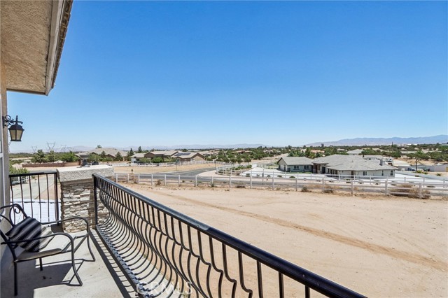 8294 Aster Road, Oak Hills CA: https://media.crmls.org/medias/b5fd8a7b-82bd-42d7-bfd4-6680777e52c6.jpg