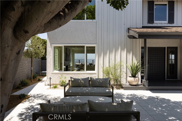 303 E Avenida Cordoba, San Clemente CA: https://media.crmls.org/medias/b5fde1c5-8326-4f32-a2a7-70925360d7e5.jpg