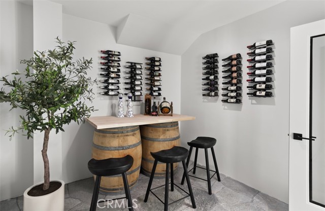 31 N Vista De Catalina, Laguna Beach CA: https://media.crmls.org/medias/b5fede8c-5898-4851-ade8-2871a3b8d263.jpg