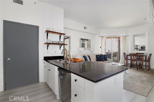 Detail Gallery Image 5 of 51 For 488 E Ocean Bld #818,  Long Beach,  CA 90802 - 2 Beds | 2 Baths