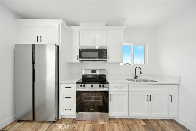 521 78th W, Los Angeles CA: https://media.crmls.org/medias/b5fefad4-8324-4f00-a4af-b93a5882f08b.jpg