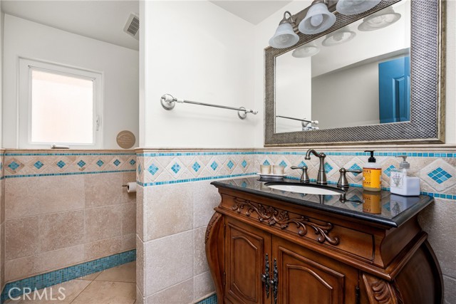 6915 E Seaside, Long Beach CA: https://media.crmls.org/medias/b5ff1510-7028-4532-8aef-6a52451f8e7e.jpg