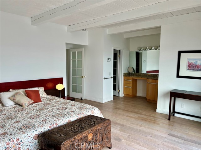 431 Camino De Las Colinas, Redondo Beach CA: https://media.crmls.org/medias/b5ff73d5-aa9f-4e5b-8935-a1a4e8ede5ce.jpg