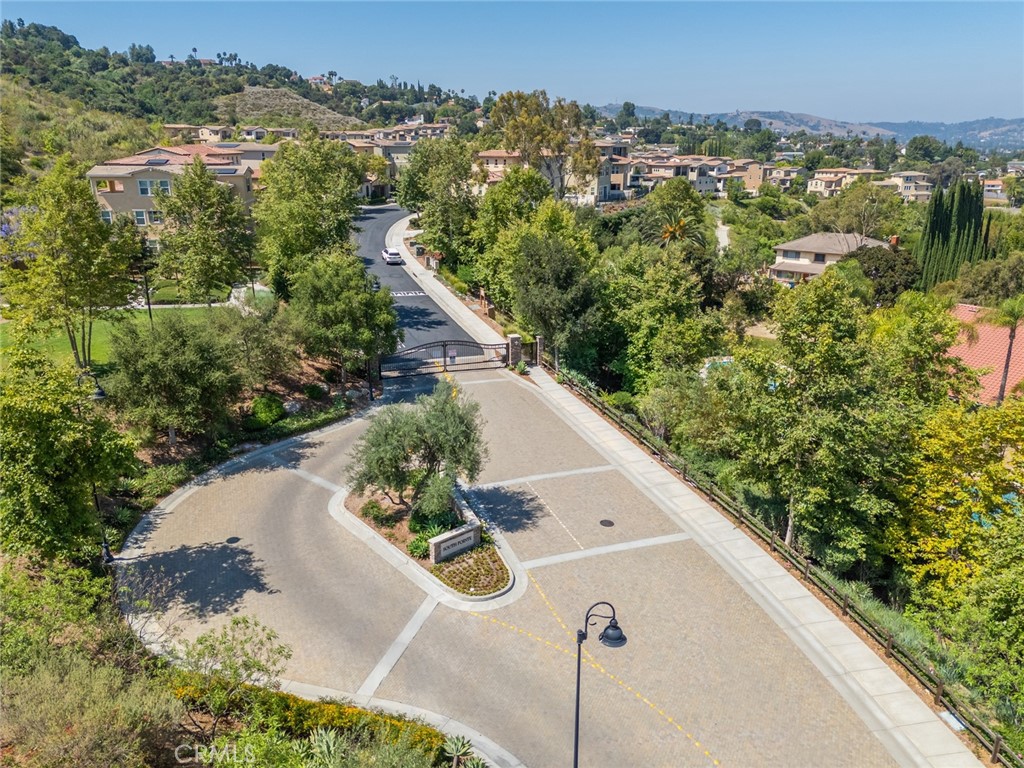 https://media.crmls.org/medias/b5ff831d-7d2f-4972-9f07-39ddd1d97469.jpg?preset=X-Large