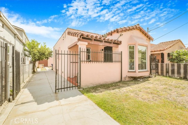 914 W 71st Street, Los Angeles CA: https://media.crmls.org/medias/b5ff86a5-41cf-4840-938a-e9556153b546.jpg