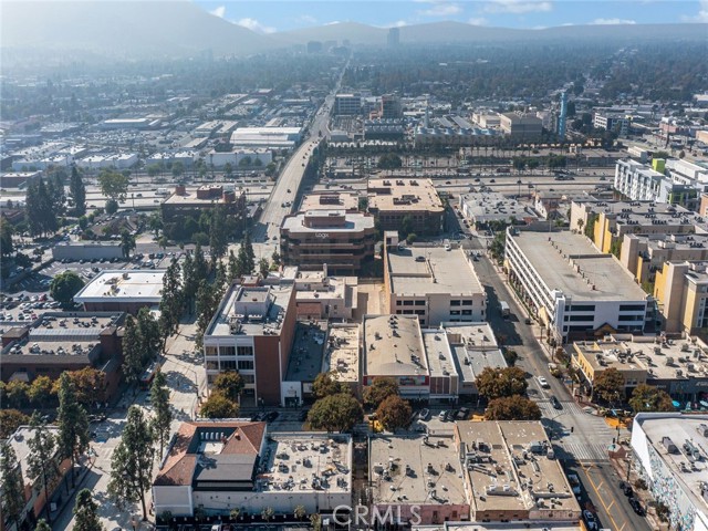 138 N San Fernando Boulevard, Burbank CA: https://media.crmls.org/medias/b5fffada-e958-49ef-8b7f-7e01e1d5da95.jpg