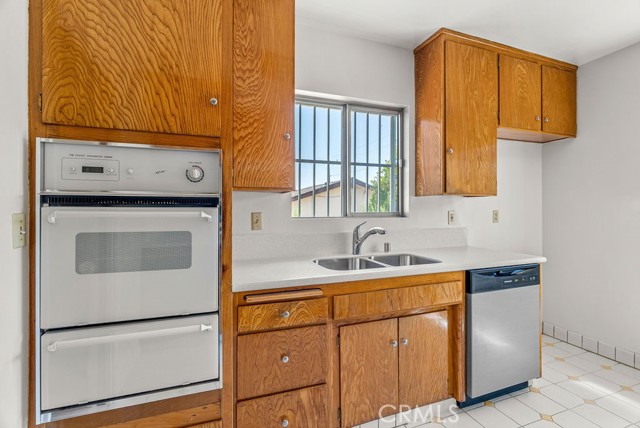 511 E Los Amigos Avenue, Montebello CA: https://media.crmls.org/medias/b6000101-4f42-43b1-8cf9-fc89df4c4182.jpg