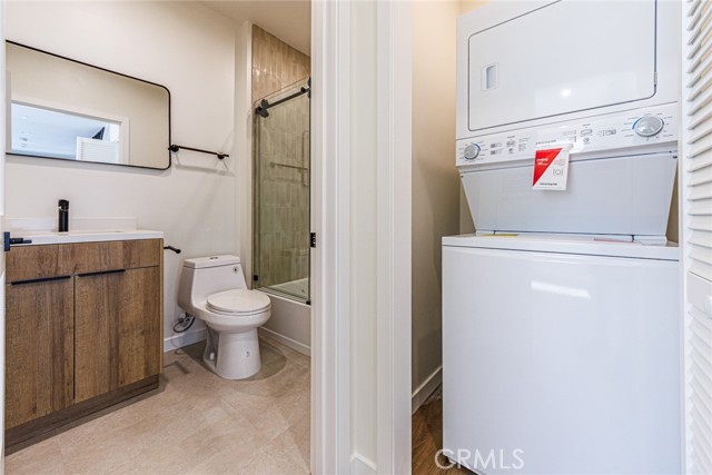 Detail Gallery Image 16 of 27 For 1859 Crenshaw Bld #1/2,  Los Angeles,  CA 90019 - 4 Beds | 3 Baths