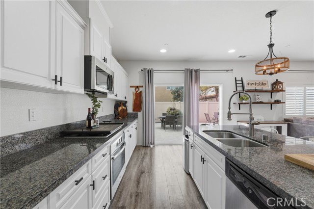 Detail Gallery Image 13 of 36 For 4747 Brison Ct, Jurupa Valley,  CA 91752 - 5 Beds | 4 Baths